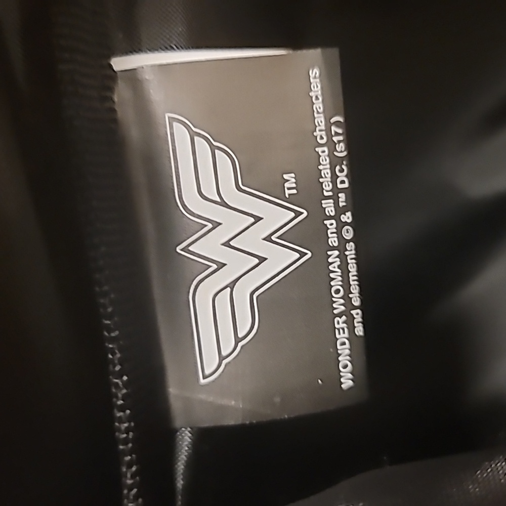 Wonder Woman Backpack - Picture 7 of 8